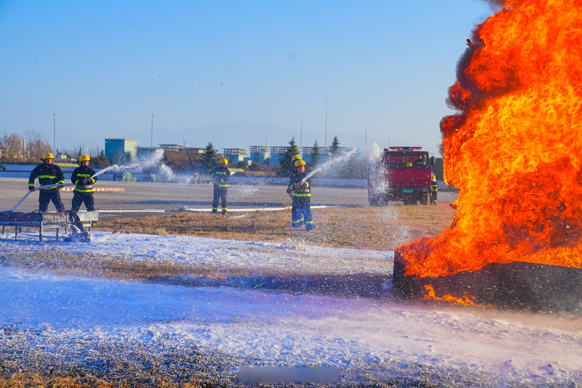 包含主场火力持续输出，压制效果明显的词条